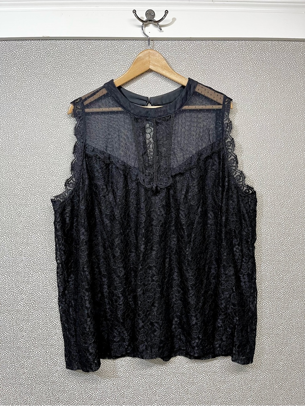 3 3X (22-24) Torrid Black Lace Sleeveless Sheer Yoke Blouse